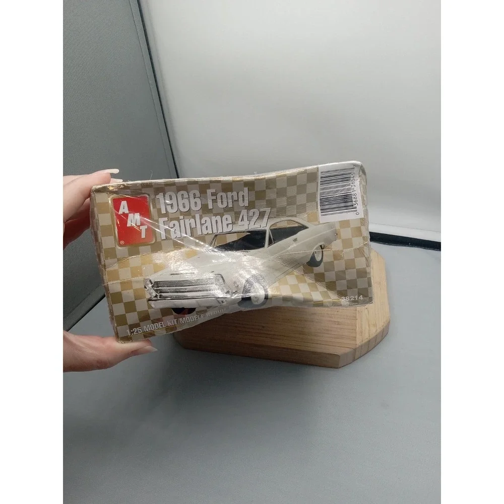1/25 SCALE AMT  MODEL KIT 1966‎ FORD FAIRLANE 427 #38214 Smashed Box